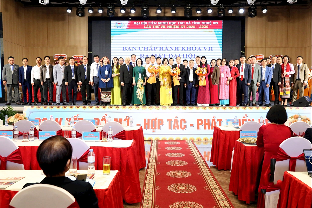 Ban chấp hành Liên minh HTX tỉnh Nghệ An nhiệm kỳ 2025 - 2030 ra mắt Đại hội.