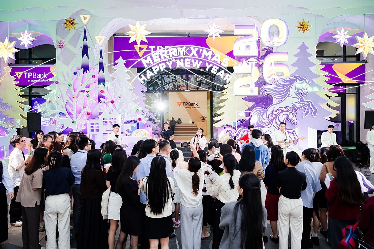 Lần đầu tiên, TPBank tổ chức lễ hội Thắp sáng Giáng sinh.