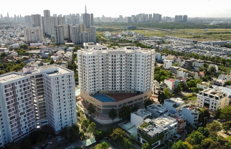 Địa ốc Hoàng Quân: 'Ém' tin thua kiện khách hàng và áp lực tài chính