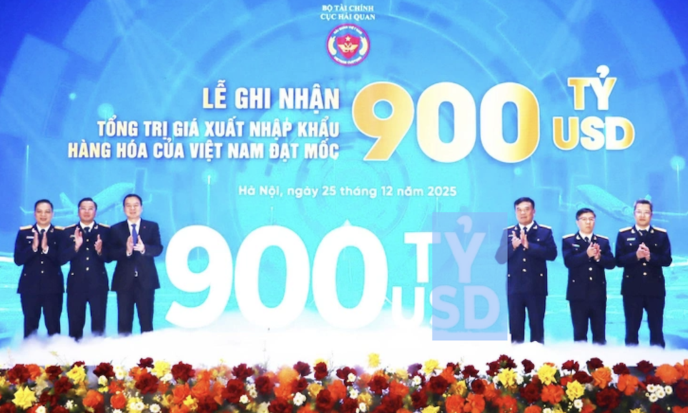 Xuất nhập khẩu Việt Nam lần đầu cán mốc 900 tỷ USD.