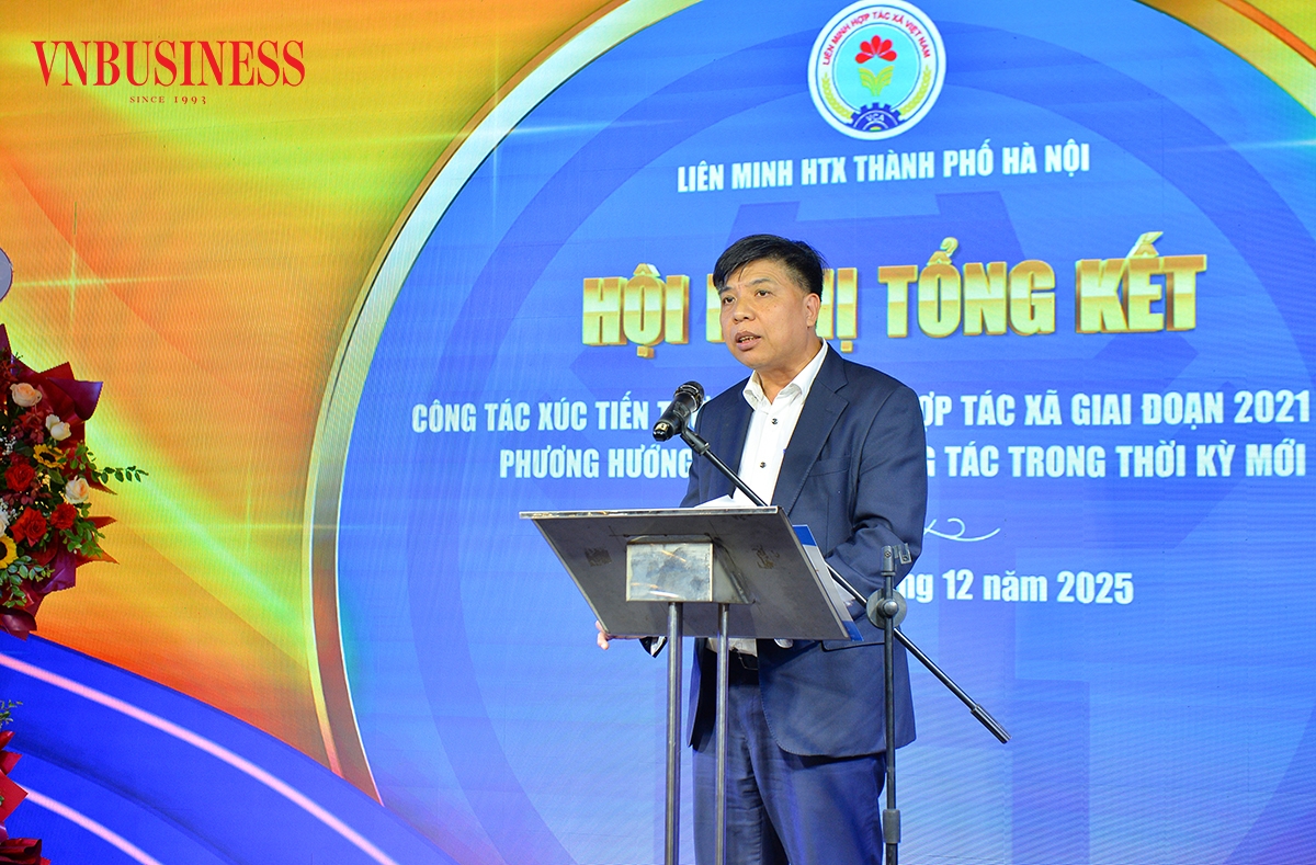 Chủ tịch Liên minh HTX Thành phố Hà Nội Đỗ Huy Chiến báo cáo tổng kết công tác XTTM cho HTX giai đoạn 2021 - 2025.