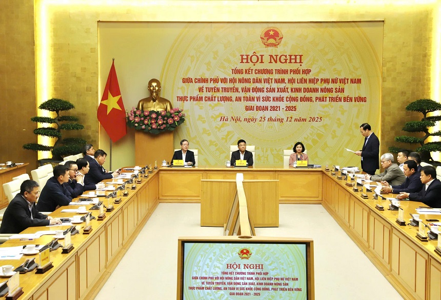 Phó Thủ tướng Chính phủ Lê Thành Long – Trưởng Ban Chỉ đạo liên ngành Trung ương về an toàn thực phẩm chủ trì Hội nghị Tổng kết Chương trình phối hợp số 01 giữa Chính phủ với Hội Nông dân Việt Nam và Hội Liên hiệp Phụ nữ Việt Nam.