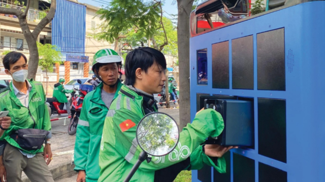 150.000 tủ đổi pin và cuộc đua ‘không tiếng pô’ trên thị trường xe máy điện