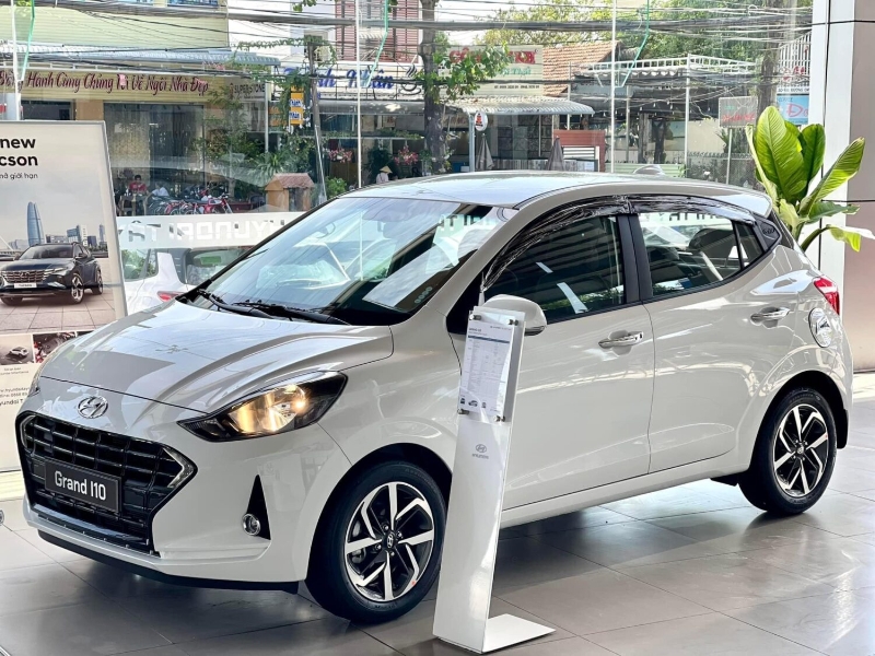 Xe xăng cỡ nhỏ 'lao dốc không phanh' giữa làn sóng xe điện