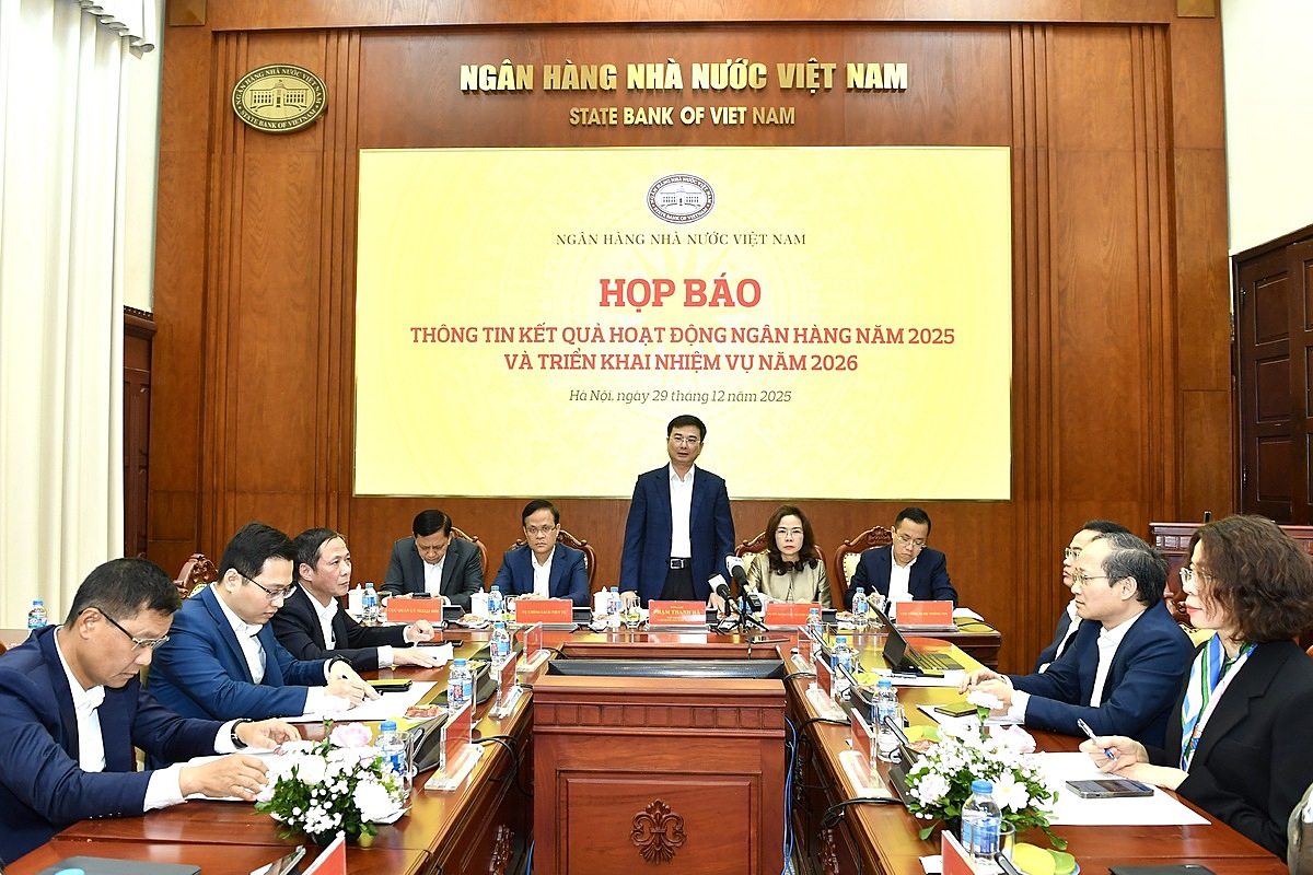 Phó Thống đốc Phạm Thanh Hà phát biểu tại họp báo.