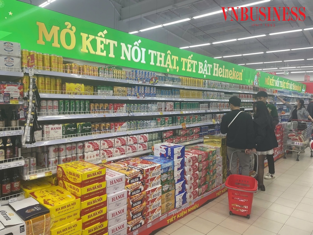 Người tiêu dùng không còn mặn mà với các dòng bia nặng đô, thay vào đó là sự ưu tiên cho các loại bia dễ uống, phù hợp với không gian sum họp gia đình.