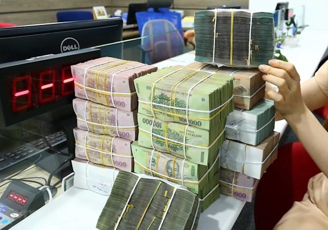 Áp lực thanh khoản tăng cao khi tín dụng đạt kỷ lục