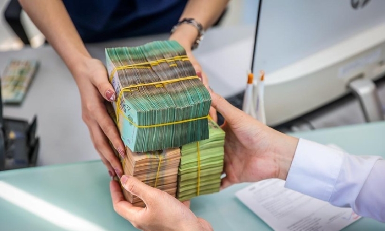 Tín dụng 2025: Bất động sản và bán lẻ là