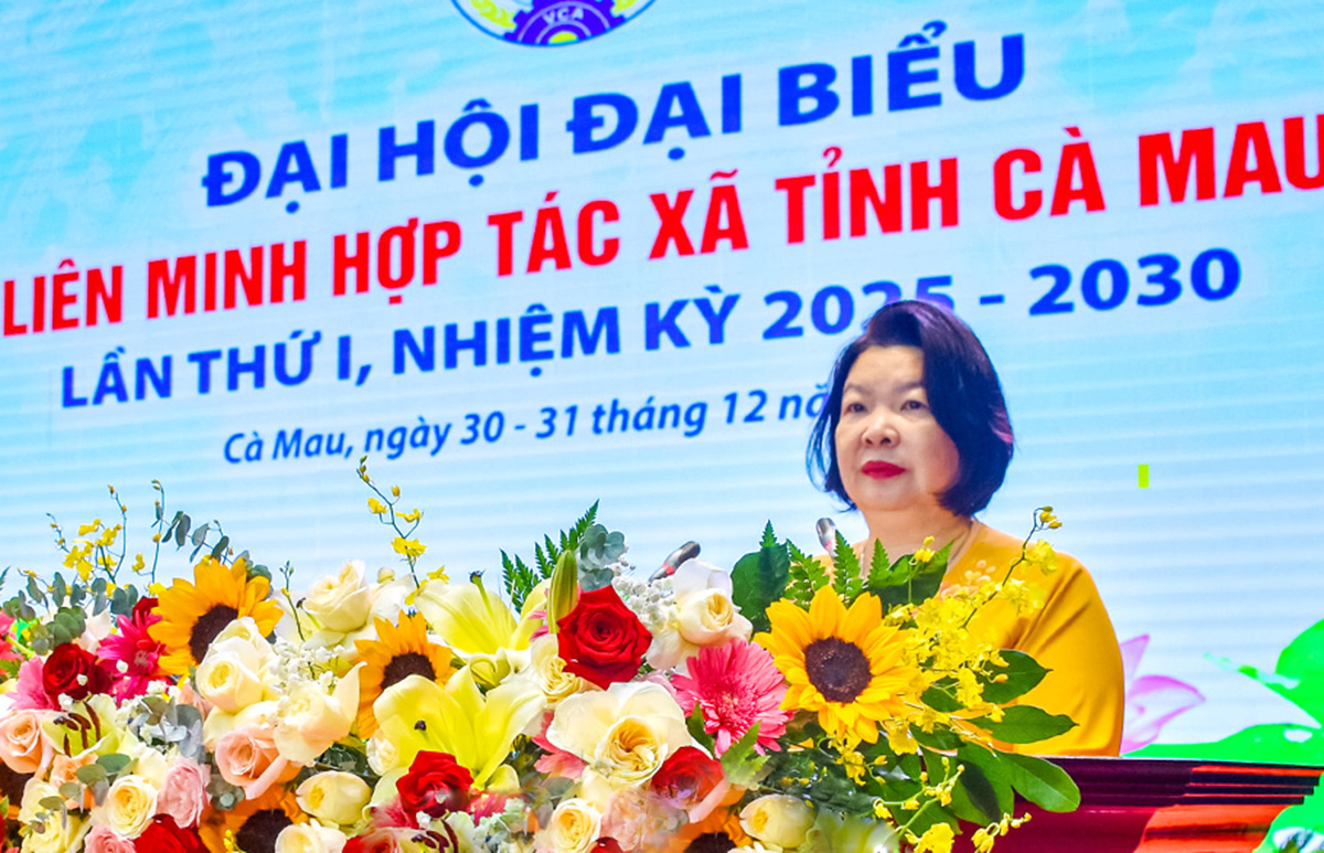 Chủ tịch Liên minh HTX Việt Nam Cao Xuân Thu Vân phát biểu tại Đại hội.