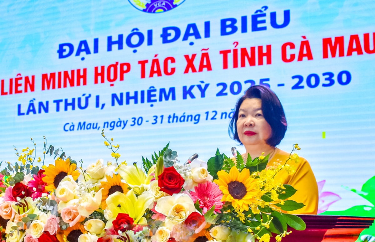 Chủ tịch Liên minh HTX Việt Nam Cao Xuân Thu Vân phát biểu tại Đại hội.