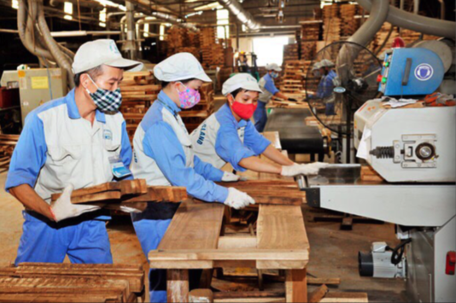 On December 31, 2025, U.S. President Donald Trump announced a one-year postponement of the planned tariff increase on certain imported furniture products. This is a positive signal for companies exporting furniture to the U.S.