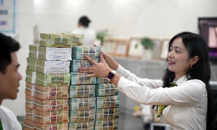 Lợi nhuận ngân hàng bứt tốc, động lực từ tín dụng và chất lượng tài sản