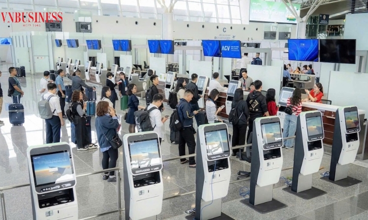 Nghịch lý nguồn cung tăng kỷ lục, giá vé máy bay Tết Bính Ngọ vẫn