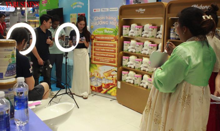 Các chủ thể, DN tham gia bán hàng online cần hiểu rõ cách thức xây dựng, quay video để thu hút khách hàng và vận hành các phiên livestream hiệu quả.