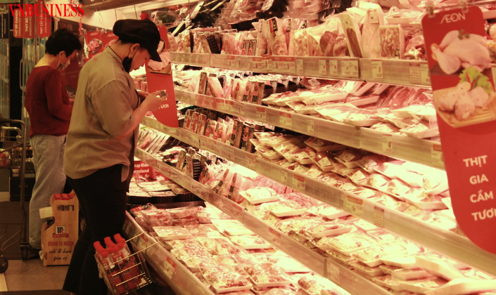 “Cơn bão” phốt thịt bẩn đang khiến niềm tin của người tiêu dùng dao động, gây thêm thế khó cho các DN thực phẩm.