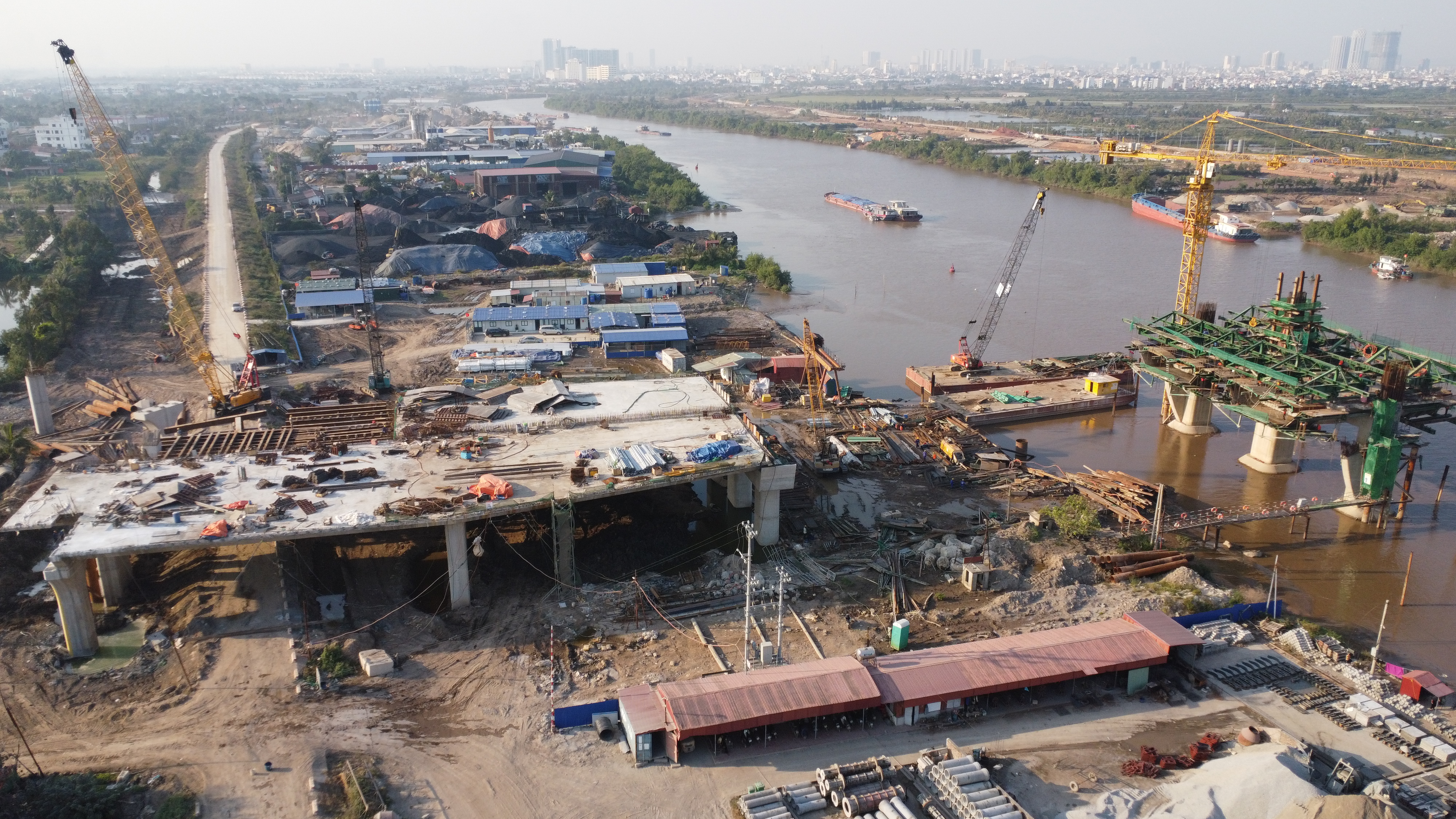 Các dự án được triển khai khẩn trương, nghiêm túc.