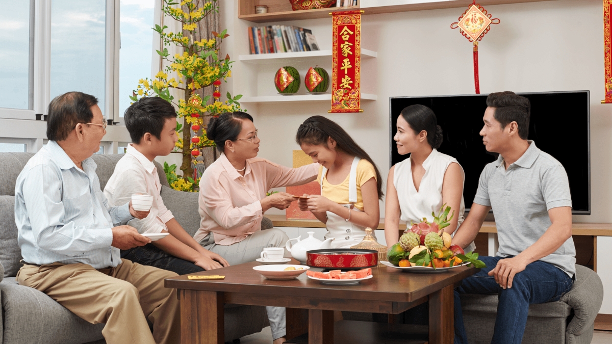 Những lời chúc đầu xuân thường giản dị mà đầy ắp ước nguyện: an khang thịnh vượng, vạn sự như ý, gia đạo bình an.