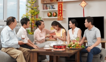 Ta chọn lắng nghe để chúc nhau một năm bình an