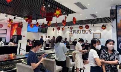 Người dân đổ xô đi