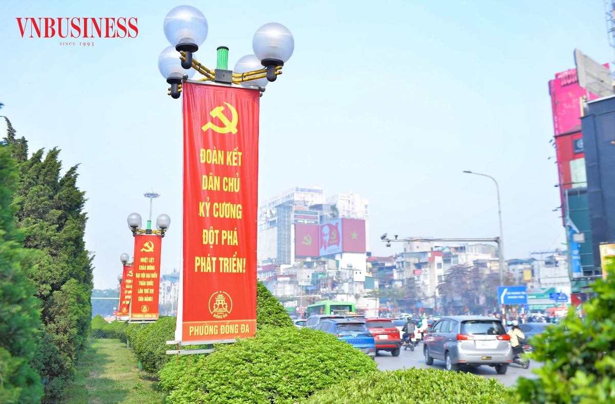 Không khí chào mừng Đại hội XIV của Đảng đang lan tỏa rộng khắp ở Thủ đô, thể hiện niềm tin chính trị, sự đồng thuận xã hội và tinh thần trách nhiệm của cán bộ, đảng viên và nhân dân Thủ đô. Đại hội sẽ diễn ra từ ngày 19.1 đến 25.1.2026 tại Hà Nội.