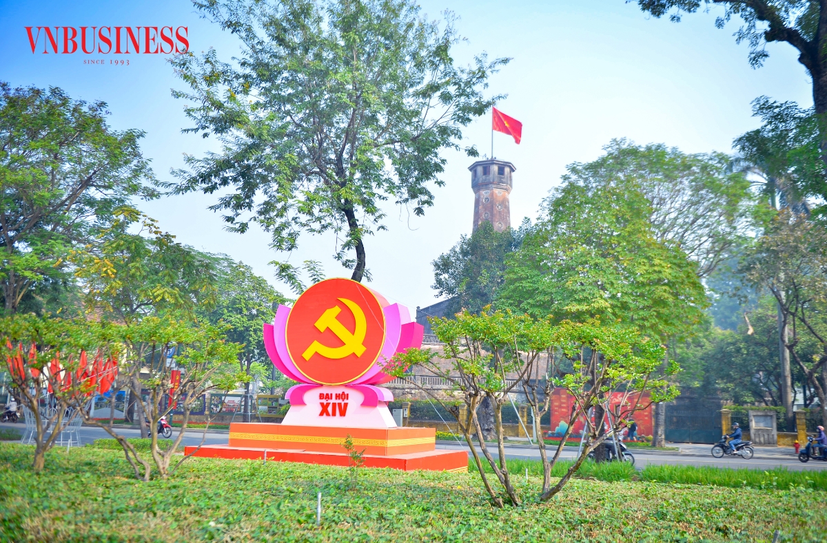 Mô hình chào mừng Đại hội Đảng được đặt tại khu vực công viên Lê-nin, gần Cột cờ Hà Nội.