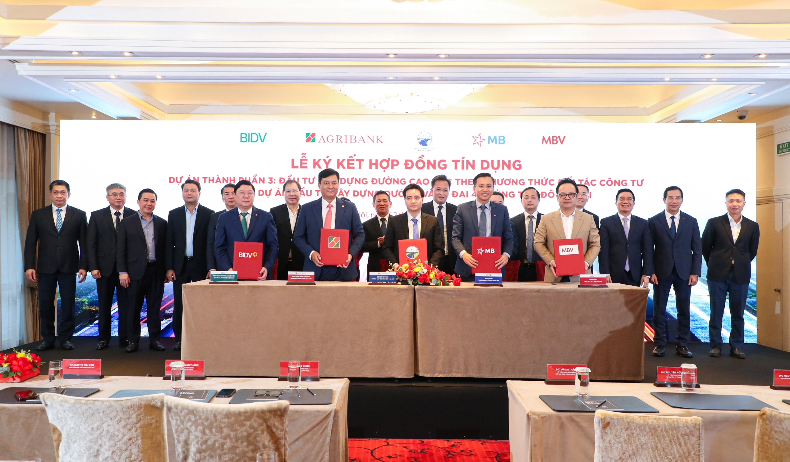 Agribank cùng các ngân hàng thương mại MB, BIDV, MBV và Công ty Cổ phần đường cao tốc Vành đai 4 Hà Nội chính thức ký kết Hợp đồng tín dụng tài trợ vốn đối với Dự án Đầu tư xây dựng đường Vành đai 4 - Vùng Thủ đô Hà Nội