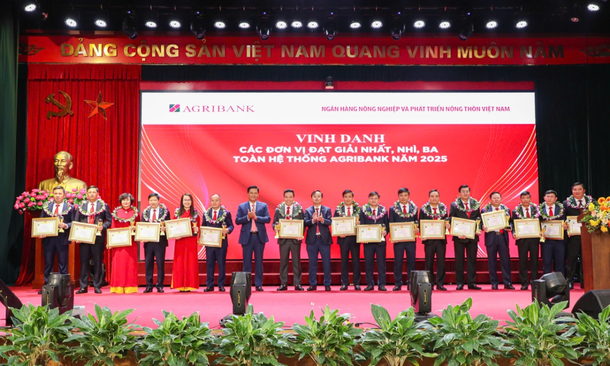 Các đơn vị được vinh danh giải Nhất, Nhì, Ba toàn hệ thống về thành tích xuất sắc trong hoạt động kinh doanh năm 2025
