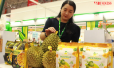 Nhờ nâng cao mã số vùng trồng thông qua mô hình cộng sinh giữa DN – nông dân – HTX như vậy đã tăng sức cạnh tranh và giá trị kinh tế cho trái sầu riêng Việt Nam trên thị trường quốc tế.