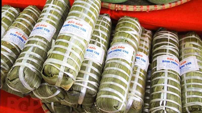 Đặc sản bánh chưng Vân (Bắc Ninh).