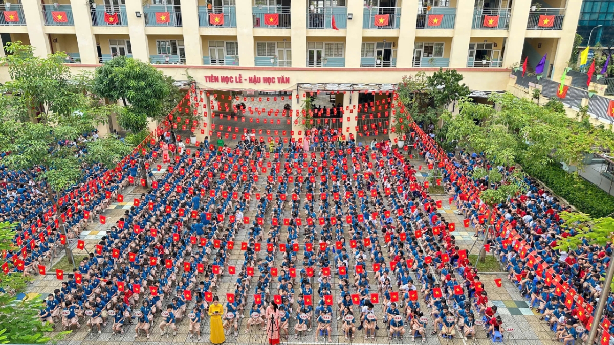 Trường học cũng hòa chung không khí hướng về Đại hội XIV của Đảng.