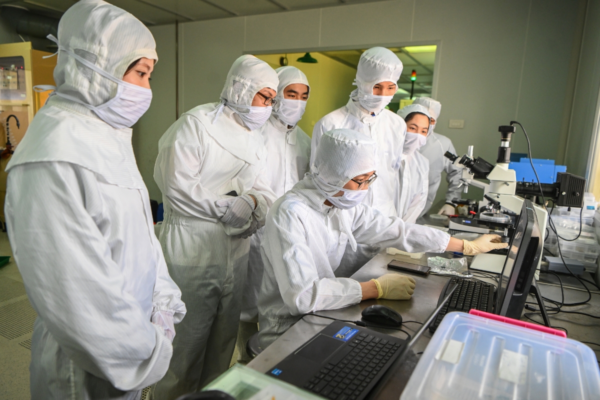 Phòng sạch, Trung tâm Nano và Năng lượng, trường Đại học Khoa học Tự nhiên, Đại học Quốc gia Hà Nội, nơi đào tạo và nghiên cứu về bán dẫn. Ảnh. Giang Huy