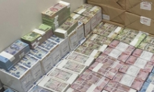 Hành vi đổi tiền không đúng thẩm quyền, thu phí là vi phạm pháp luật.