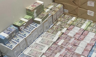 Hành vi đổi tiền không đúng thẩm quyền, thu phí là vi phạm pháp luật.