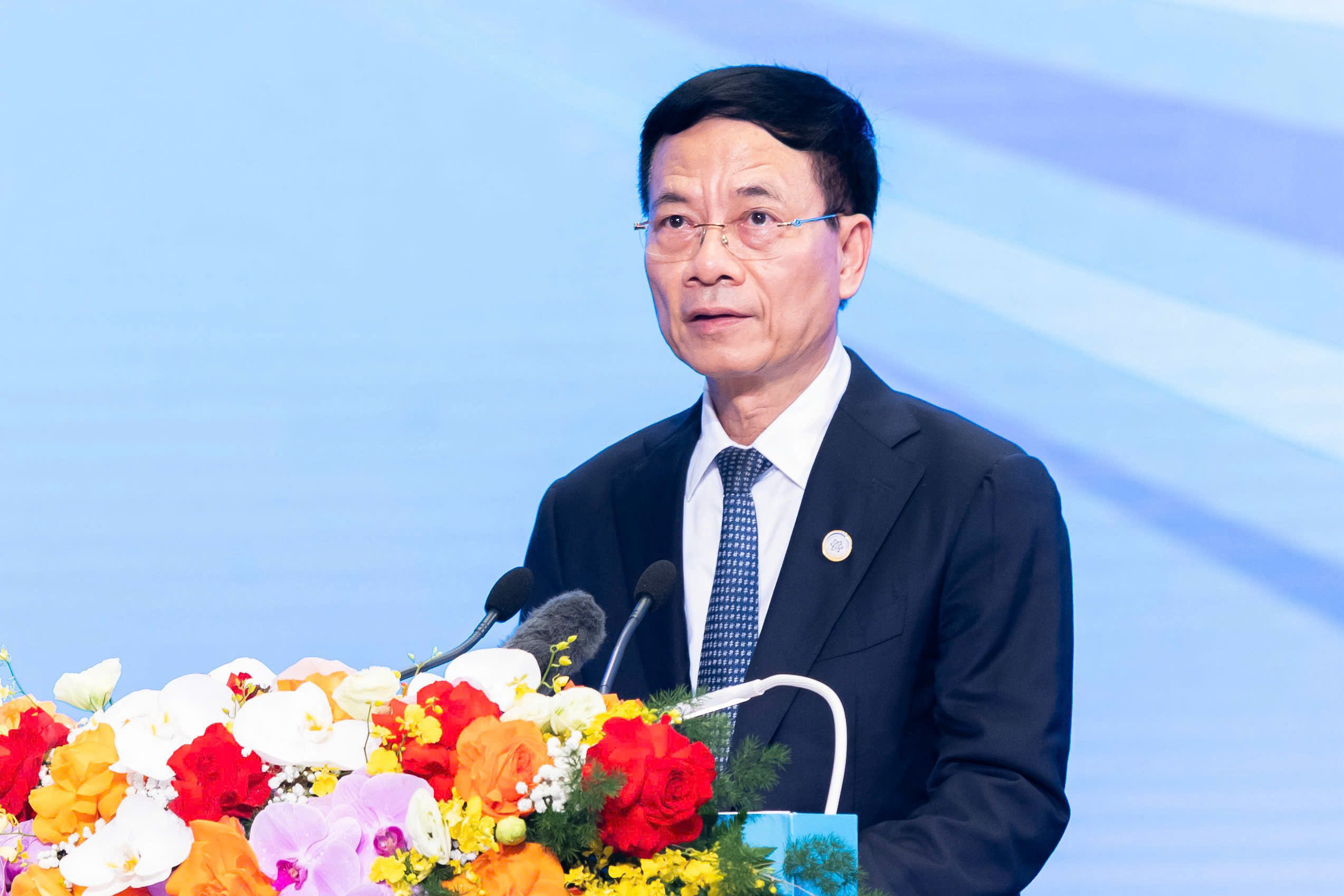 Bộ trưởng Khoa học và Công nghệ Nguyễn Mạnh Hùng.