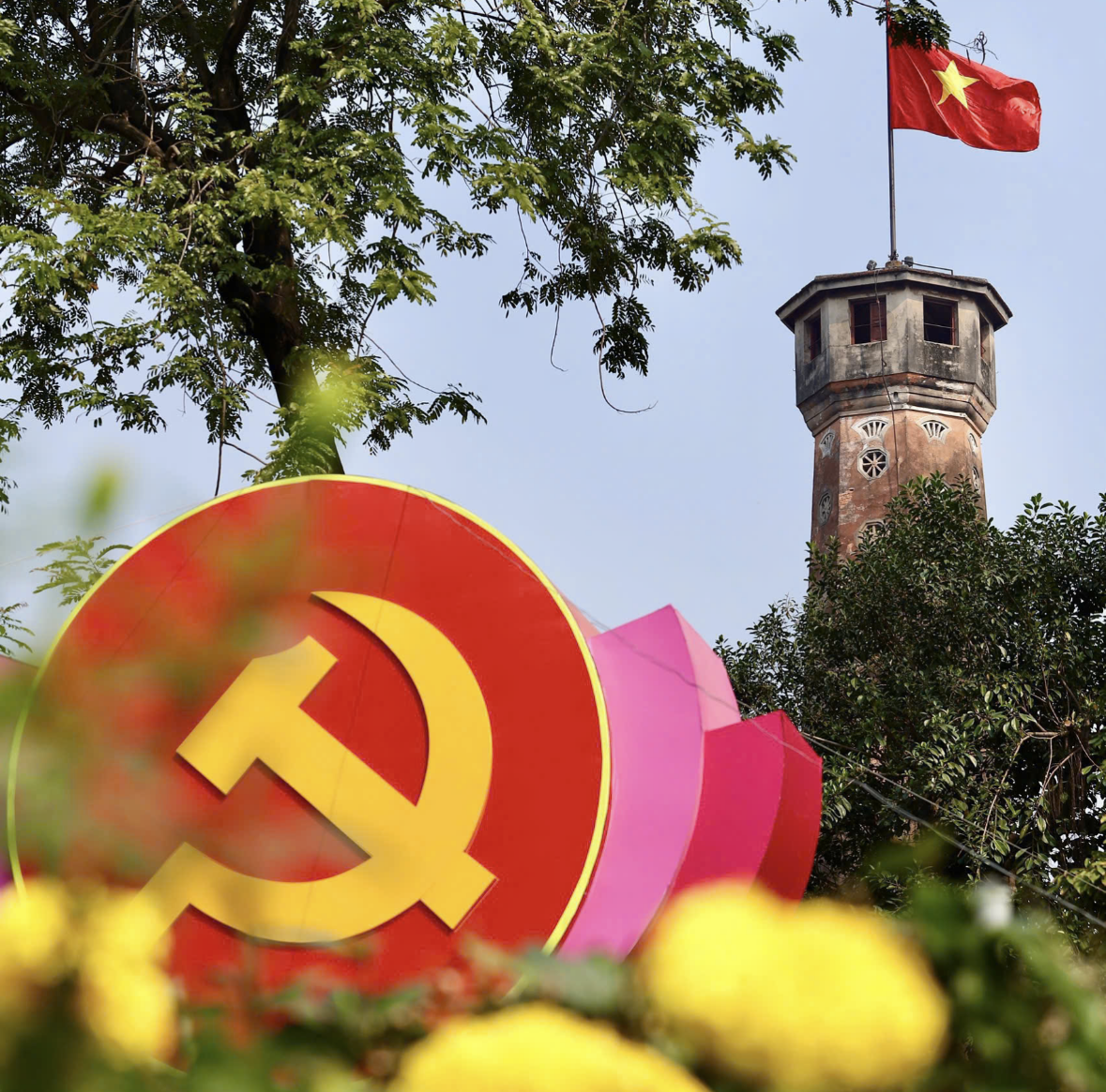 Hà Nội rực rỡ cờ hoa, khí thế hướng về Đại hội XIV của Đảng