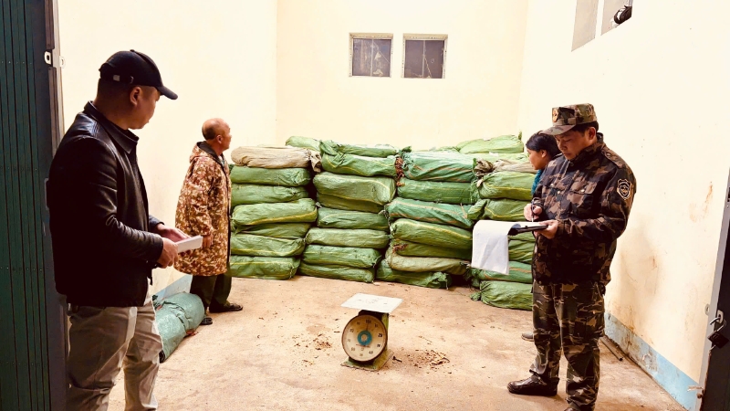 Hải quan liên tiếp phát hiện, ngăn chặn thực phẩm bẩn dịp cận Tết