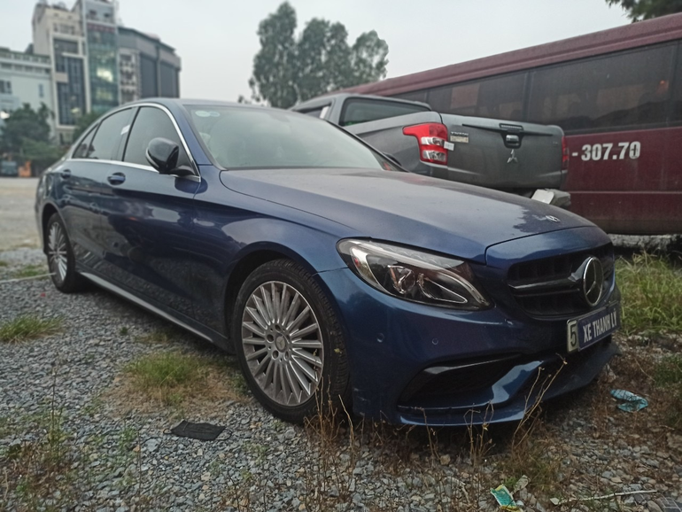 Nhiều ô tô từng phục vụ kinh doanh nay trở thành tài sản bảo đảm được phát mại.