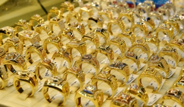 Vàng nhẫn và vàng miếng neo sát 163 triệu đồng/lượng