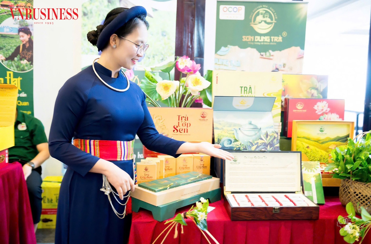 Môi trường online, người tiêu dùng không chỉ mua sản phẩm, mà còn là niềm tin. Điều này được Sơn Dung Trà xây dựng bằng sự minh bạch hóa trong từng sản phẩm.