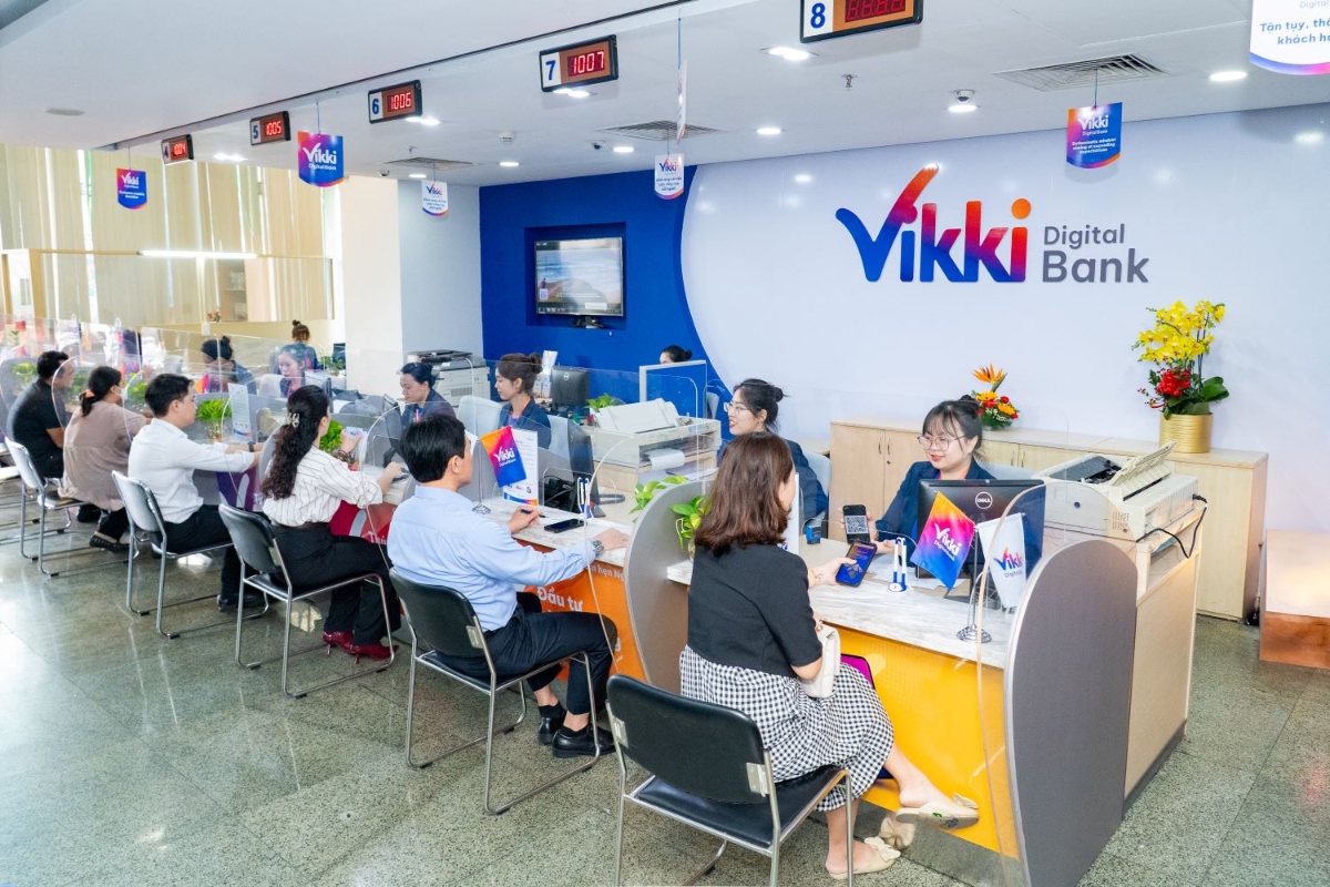 Vikki Bank đang niêm yết lãi suất cao nhất kỳ hạn 6 tháng ở mức 6,5%/năm khi khách hàng gửi tiền online, lĩnh lãi cuối kỳ.