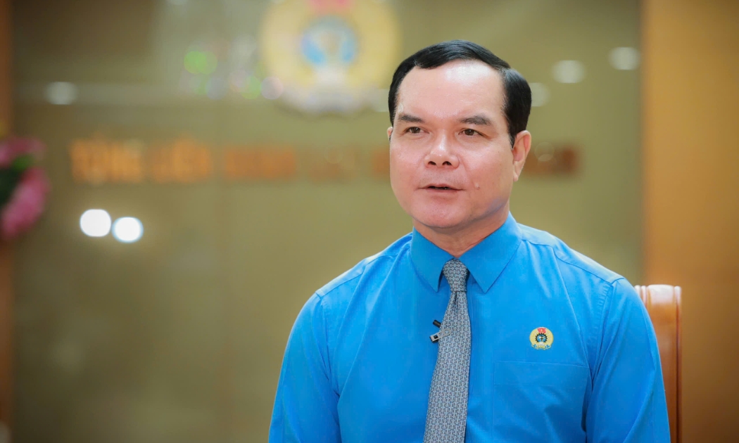 Đồng chí Nguyễn Đình Khang - Ủy viên Ban Chấp hành Trung ương Đảng, Phó Chủ tịch Ủy ban Trung ương MTTQ Việt Nam Bí thư Đảng ủy, Chủ tịch Tổng LĐLĐVN
