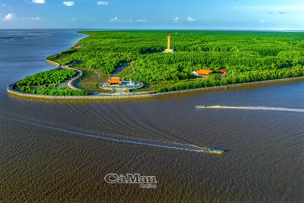 Mũi Cà Mau - vùng đất địa đầu cực Nam Tổ quốc, giữ vị thế chiến lược đặc biệt về quốc phòng, an ninh và phát triển kinh tế biển của đất nước.