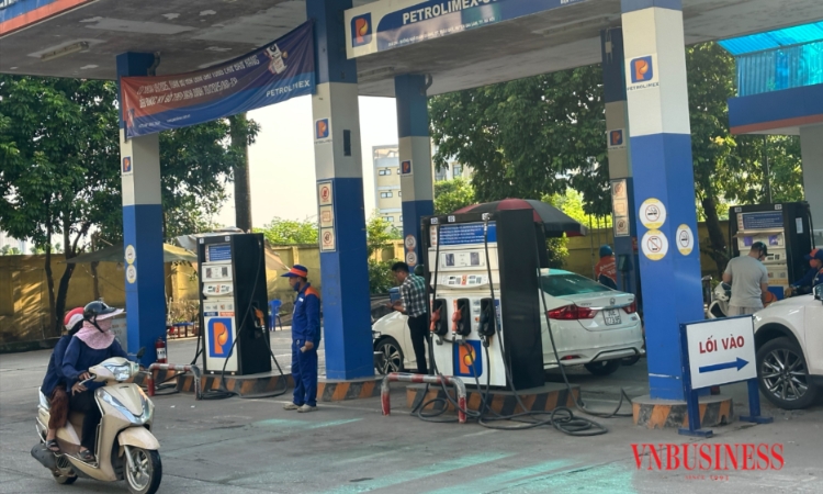 Giá xăng RON95 còn 18.631 đồng/lít