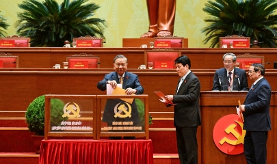 Tổng Bí thư Tô Lâm cùng các đồng chí lãnh đạo Đảng và Nhà nước bỏ phiếu bầu Ủy viên Trung ương chính thức và Ủy viên dự khuyết Ban Chấp hành Trung ương Đảng khóa XIV.