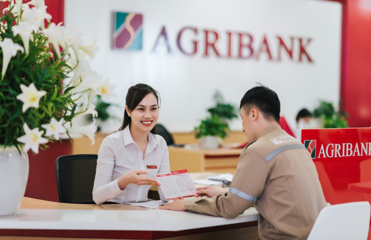 Trong suốt 38 năm đồng hành cùng khách hàng, Agribank không ngừng đổi mới, nâng cao chất lượng dịch vụ nhằm mang đến những giải pháp tài chính hiện đại và lợi ích cho khách hàng.