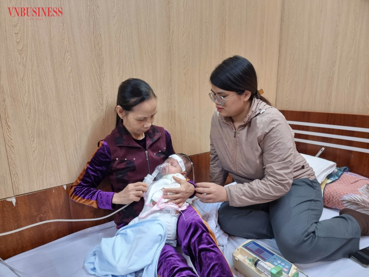 Chị Lại Ngọc Minh thừa nhận, khi được miễn phí gửi xe ô tô trong quá trình chăm con tại viện, gia đình yên tâm hơn, giảm bớt chi phí hơn.