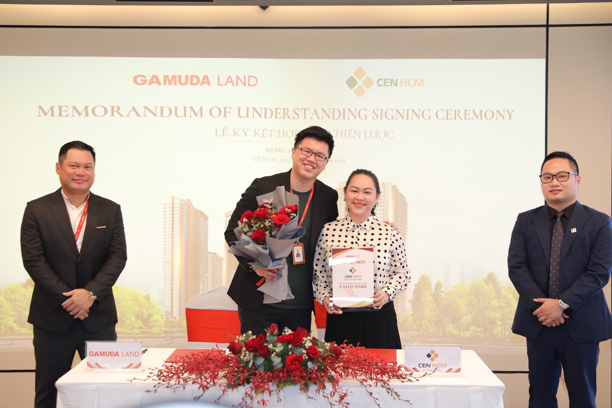 Lễ ký kết hợp tác đại lý chiến lược phân phối dự án Eaton Park giữa chủ đầu tư Gamuda Land và Cen HCM vào năm 2024 (Nguồn: wesite Cen HCM)