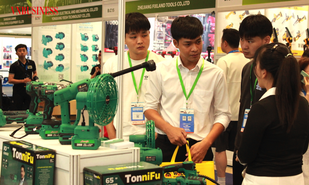 Vẫn đang tồn tại vấn đề là doanh nghiệp FDI nhập khẩu phần lớn nguyên phụ liệu và linh kiện, trong khi DN trong nước đứng ngoài chuỗi cung ứng.