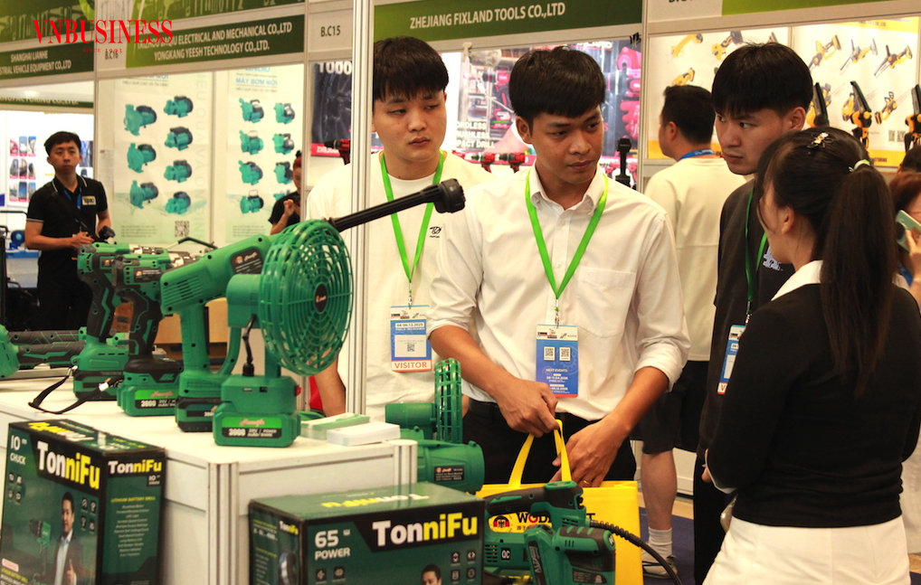 Vẫn đang tồn tại vấn đề là doanh nghiệp FDI nhập khẩu phần lớn nguyên phụ liệu và linh kiện, trong khi DN trong nước đứng ngoài chuỗi cung ứng.