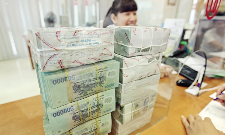 Lãi suất huy động “nóng” hầm hập: Thực trả cao hơn gần 2% với niêm yết